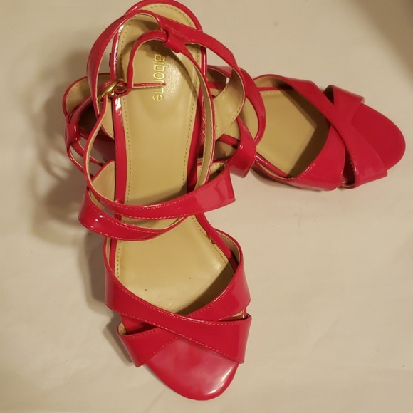 Liz Claiborne Shoes - Liz Claiborne strappy pink sandals 7m